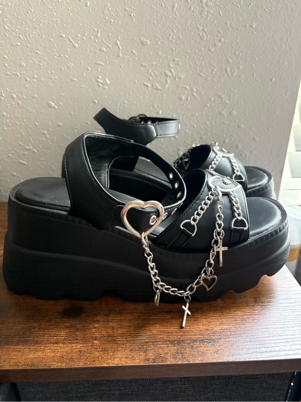 Gothic Platform Sandals - Picture 3 of 3